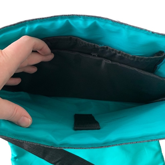 Tree frog grey 13" laptop over shoulder cross body bag, very lightweight. - Picture 9 of 11